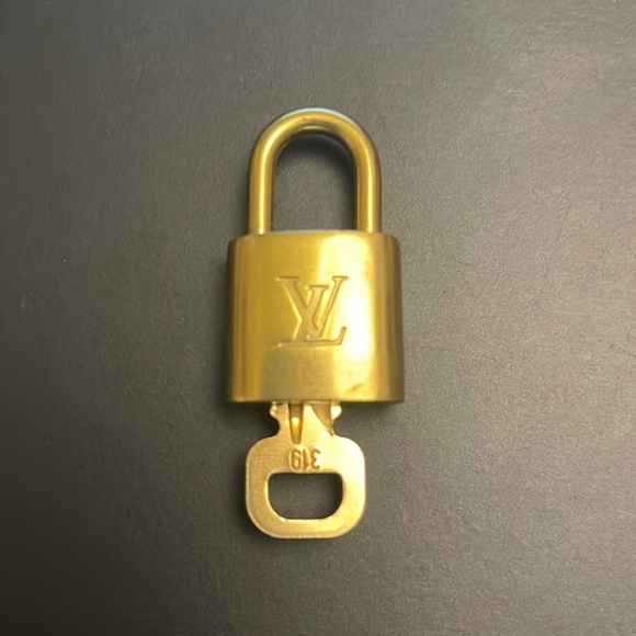 Louis Vuitton Handbags - Louis Vuitton lock & key #319